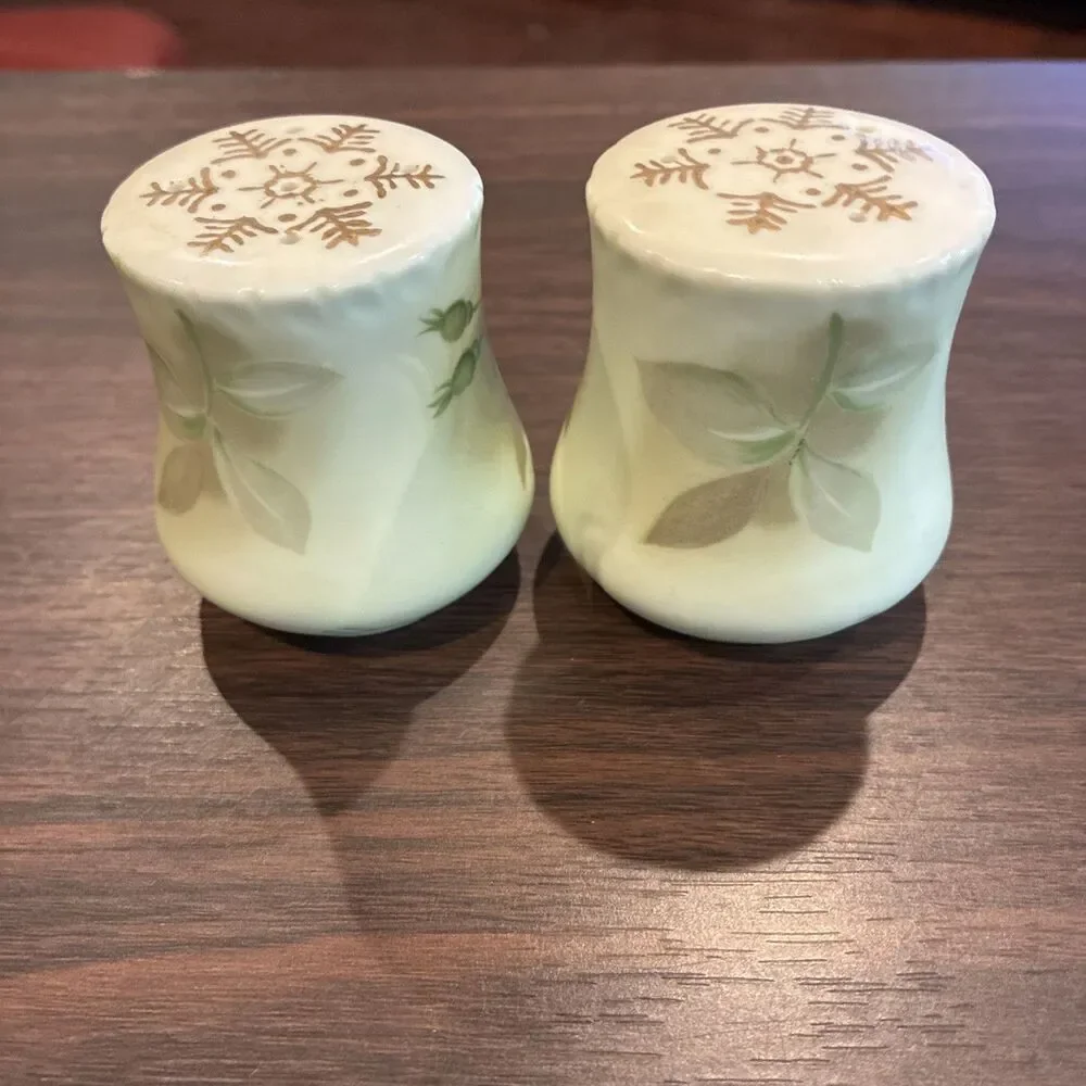 Vintage 1950s Lefton Heritage Green Rose Salt and Pepper Shakers 06075 Stickers